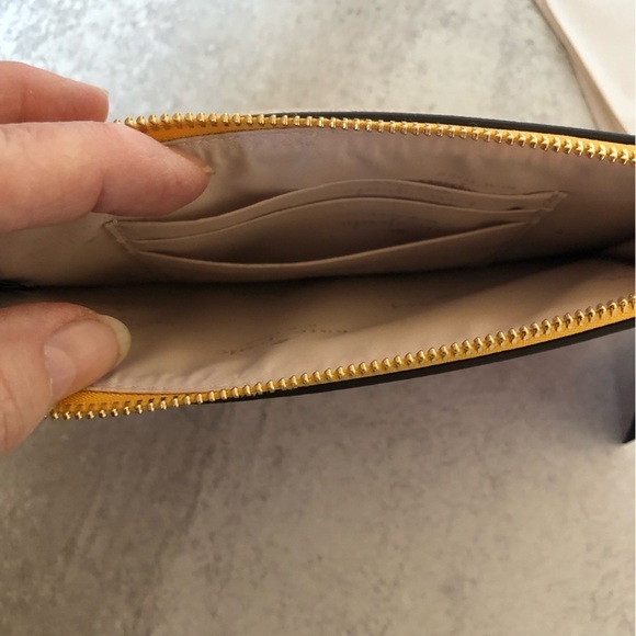 Kate Spade Medium L Zip Wristlet Lucy Bicolor Saffian Berry - Picture 9 of 13